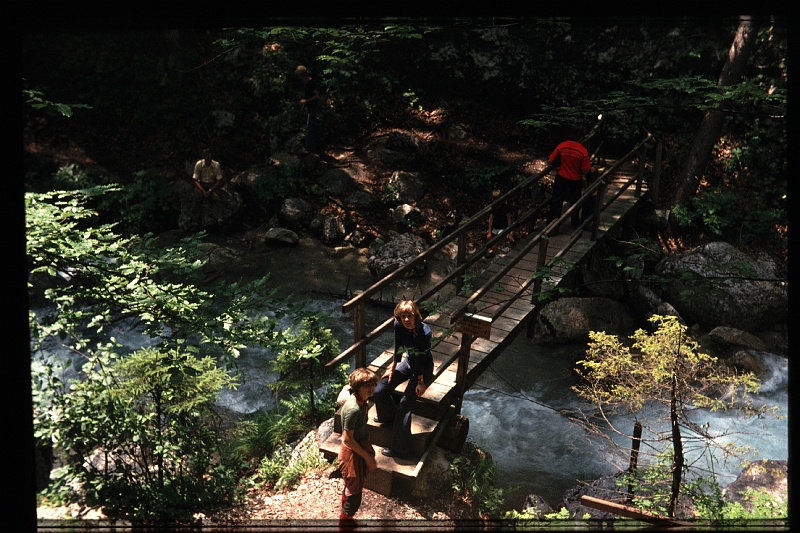 27.Tscheppaschlucht jul 1978 Brigitte,Marion.JPG